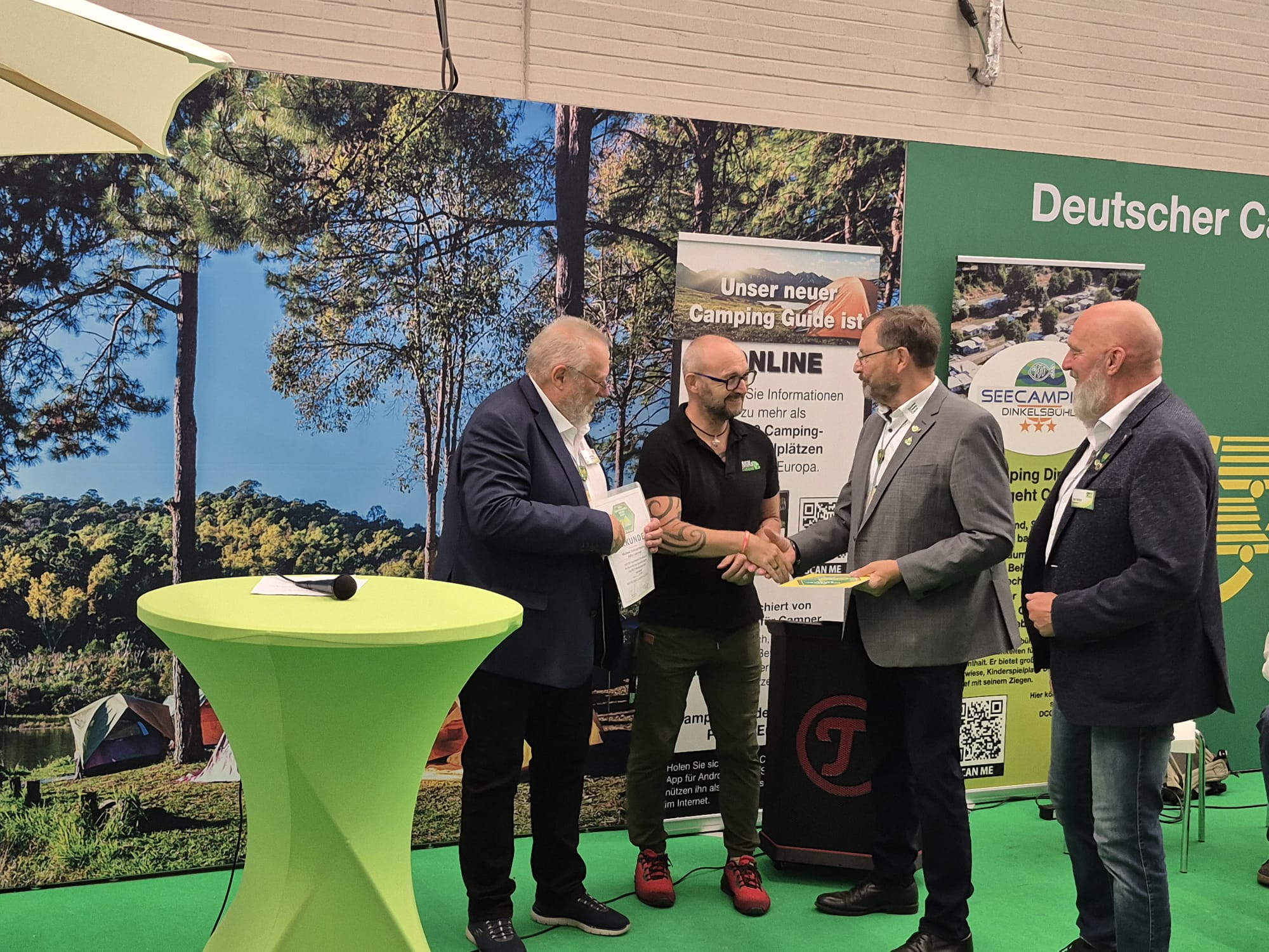 Moment rund um die Auszeichnung von MiKa Caravan